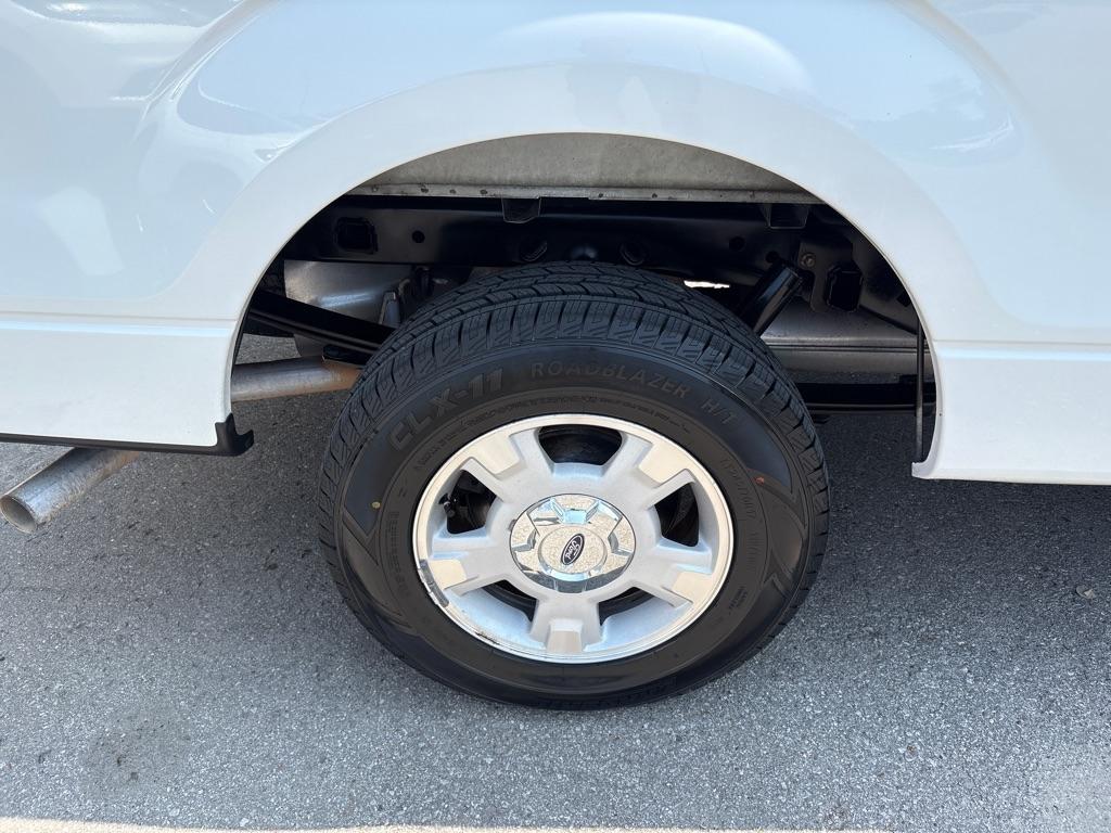 Ford F-150 2WD Reg Cab 145" XLT w/Mid-Box Prep 2010