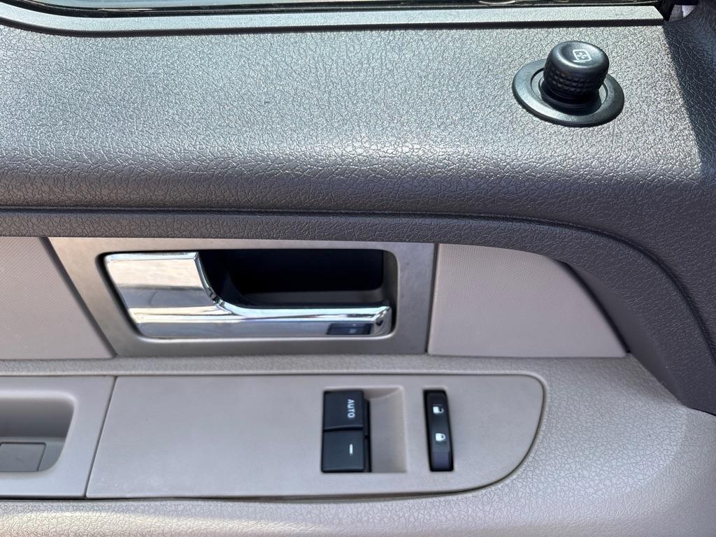 Ford F-150 2WD Reg Cab 145" XLT w/Mid-Box Prep 2010