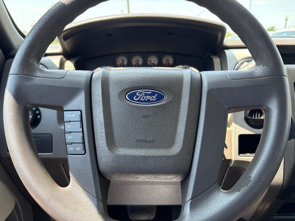 Ford F-150 2WD Reg Cab 145" XLT w/Mid-Box Prep 2010