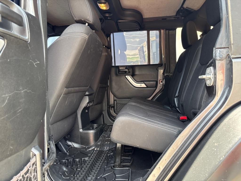 Jeep Wrangler Unlimited 4WD 4dr Sahara 2016