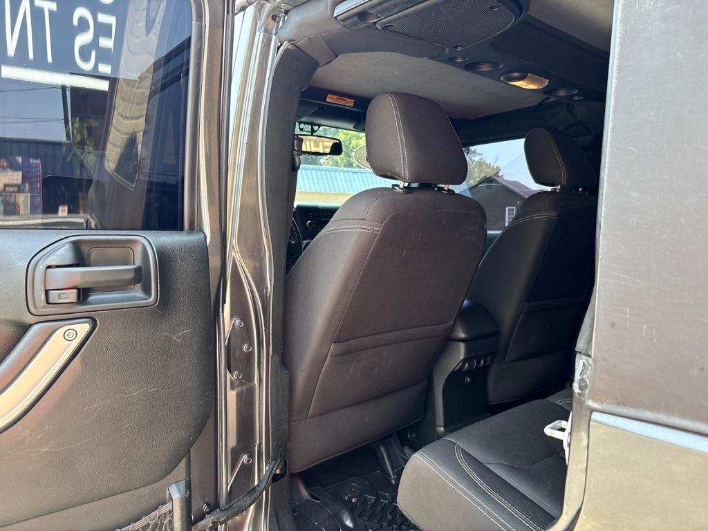 Jeep Wrangler Unlimited 4WD 4dr Sahara 2016