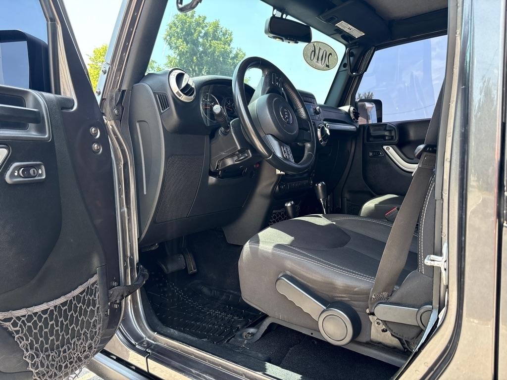 Jeep Wrangler Unlimited 4WD 4dr Sahara 2016