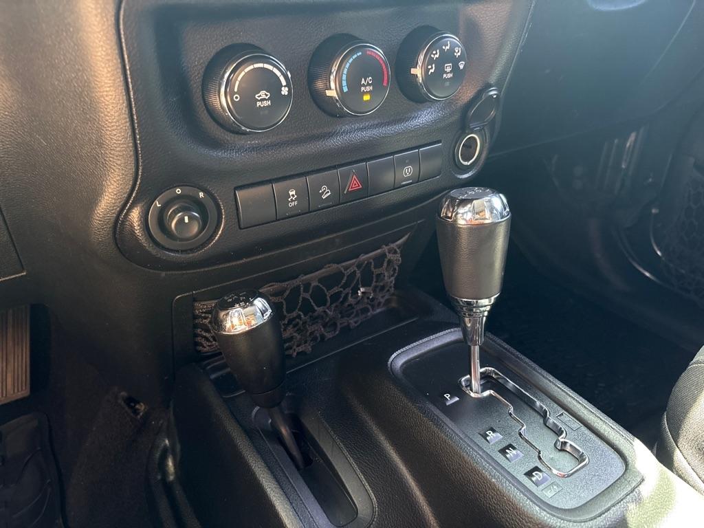 Jeep Wrangler Unlimited 4WD 4dr Sahara 2016
