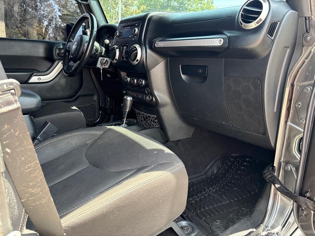 Jeep Wrangler Unlimited 4WD 4dr Sahara 2016