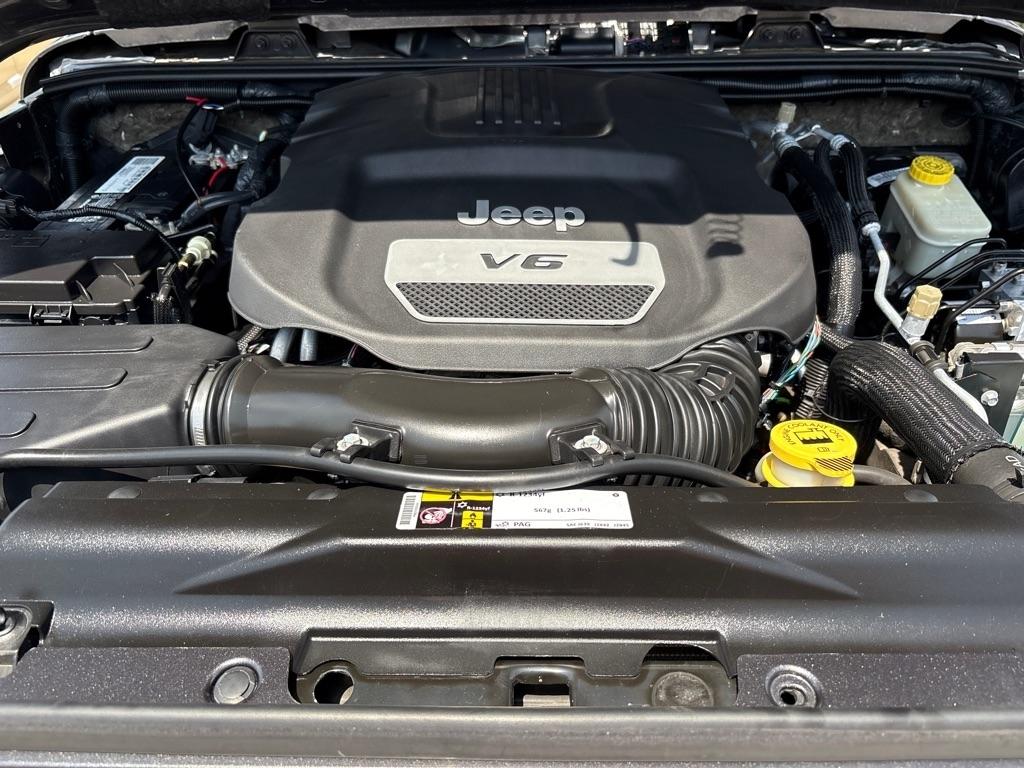 Jeep Wrangler Unlimited 4WD 4dr Sahara 2016