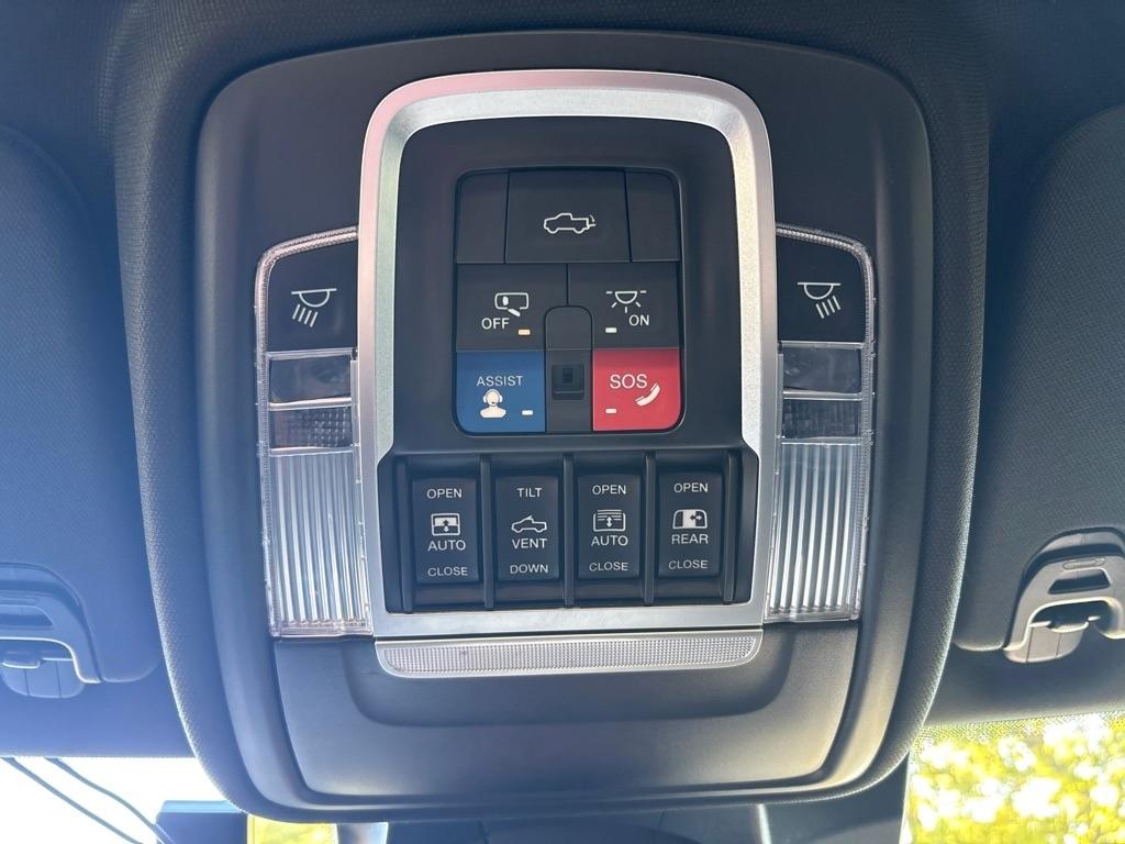 RAM 1500 Limited 4x2 Crew Cab 5'7" Box 2021