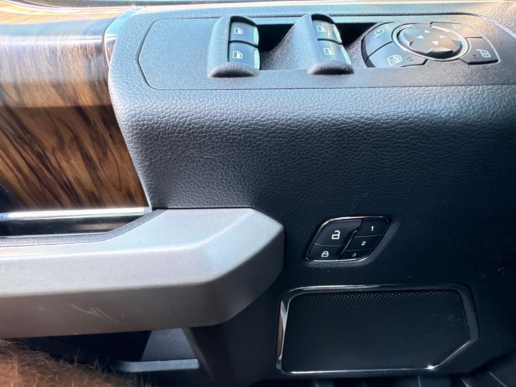 Ford F-150 4WD SuperCrew 145" Lariat 2019