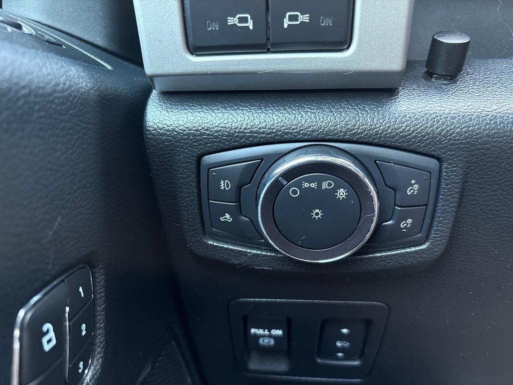Ford F-150 4WD SuperCrew 145" Lariat 2019