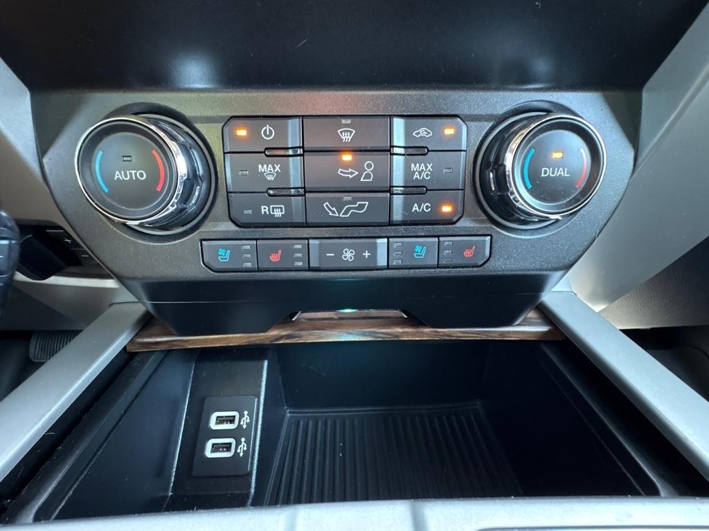 Ford F-150 4WD SuperCrew 145" Lariat 2019