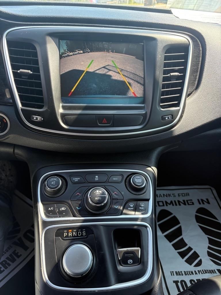 Chrysler 200 4dr Sdn C FWD 2015