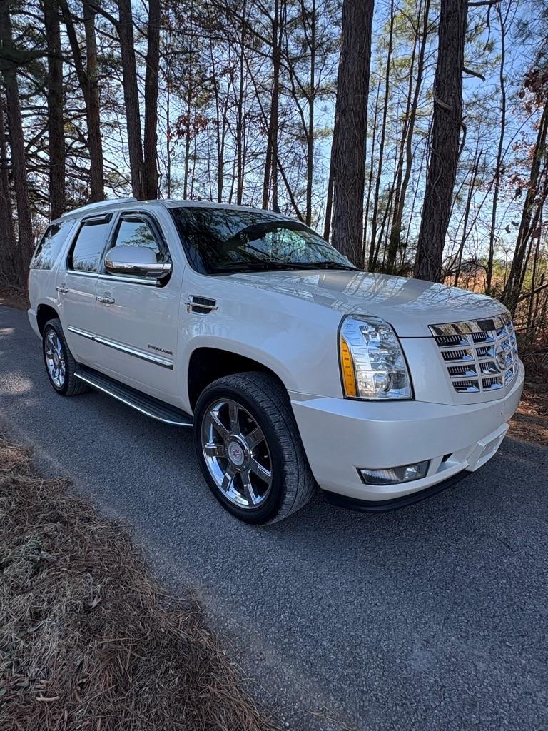 2011 Cadillac Escalade AWD 4dr Luxury