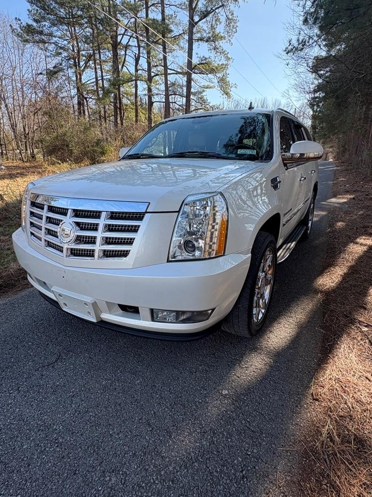 Cadillac Escalade AWD 4dr Luxury 2011