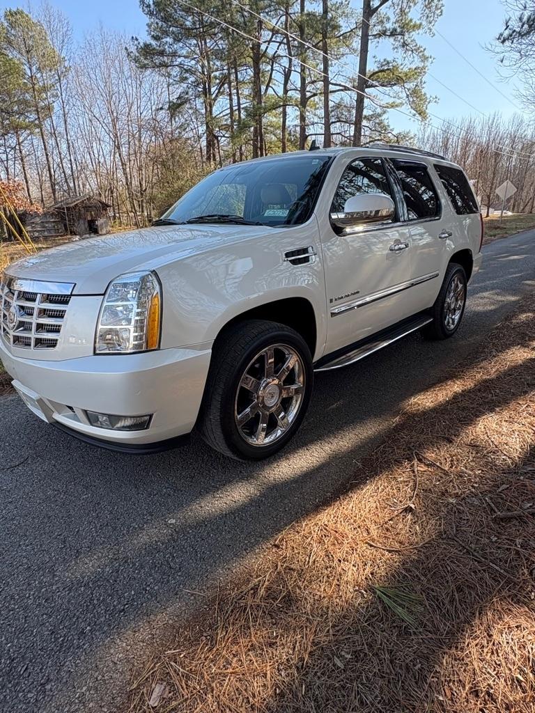 Cadillac Escalade AWD 4dr Luxury 2011