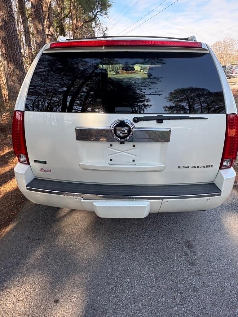 Cadillac Escalade AWD 4dr Luxury 2011