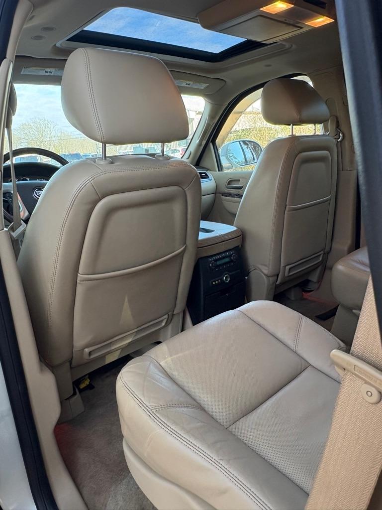 Cadillac Escalade AWD 4dr Luxury 2011