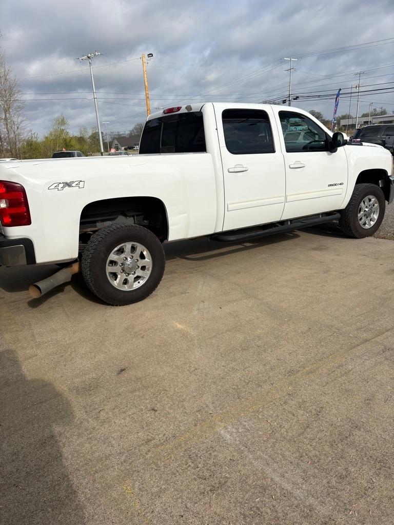 Chevrolet Silverado 2500HD 4WD Crew Cab 153.7" LTZ 2011