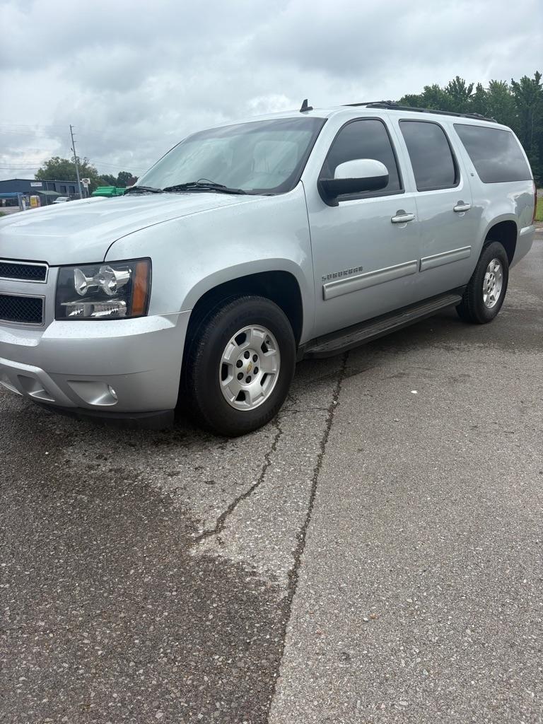 Chevrolet Suburban 2WD 4dr 1500 LT 2012