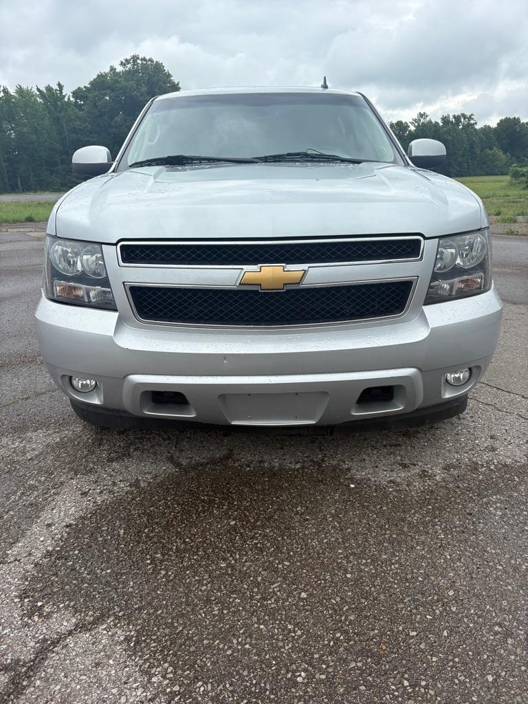 Chevrolet Suburban 2WD 4dr 1500 LT 2012