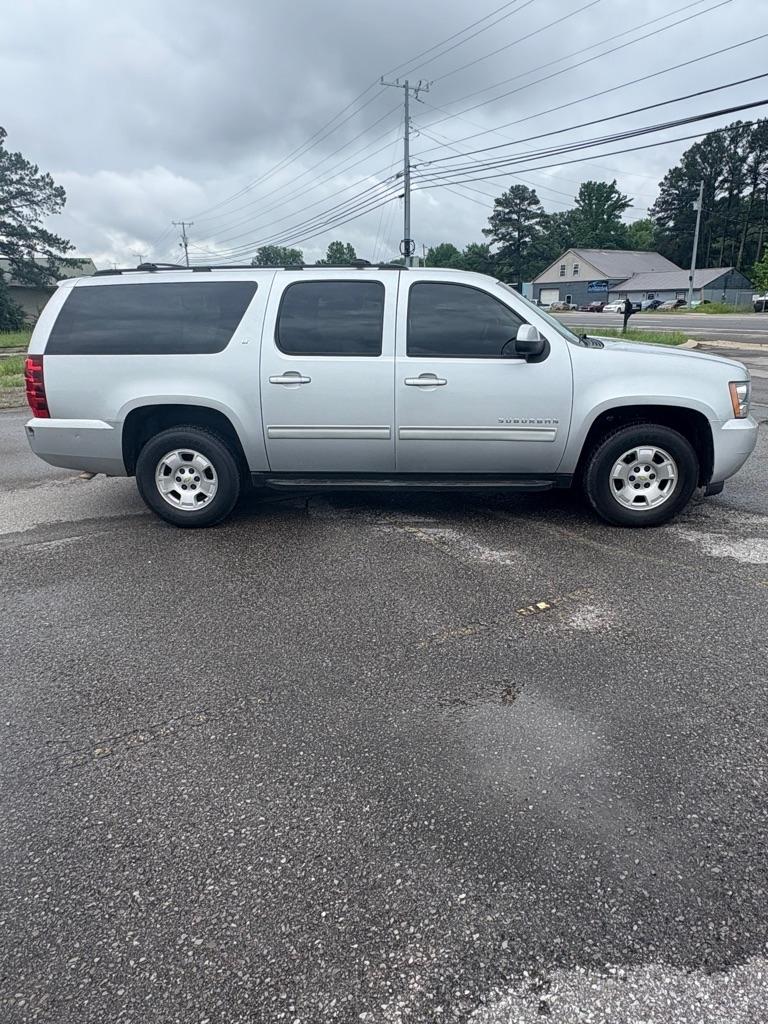 Chevrolet Suburban 2WD 4dr 1500 LT 2012