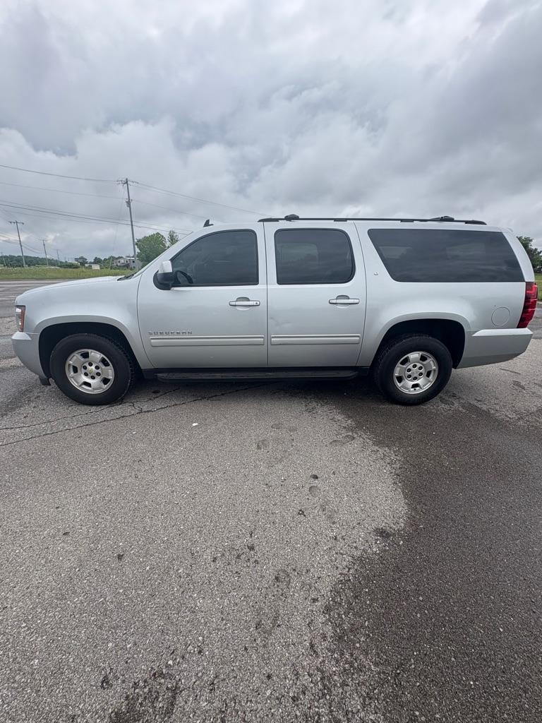 Chevrolet Suburban 2WD 4dr 1500 LT 2012