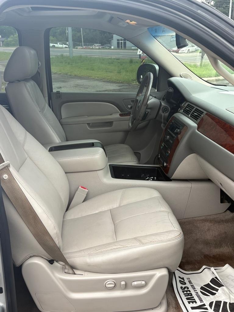 Chevrolet Suburban 2WD 4dr 1500 LT 2012