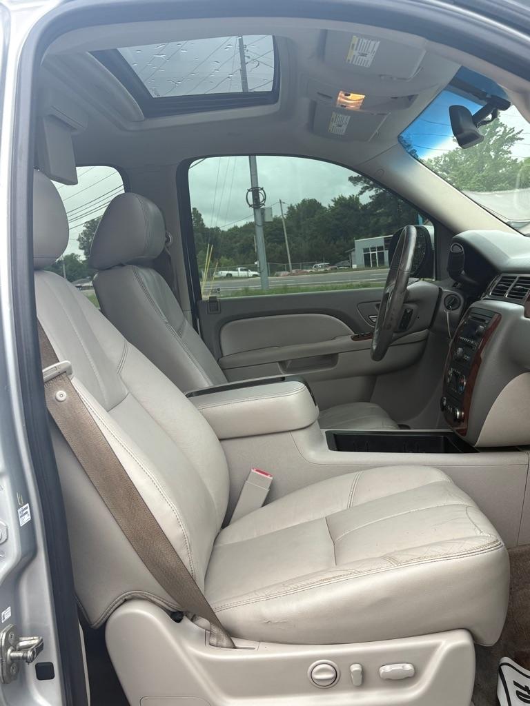 Chevrolet Suburban 2WD 4dr 1500 LT 2012