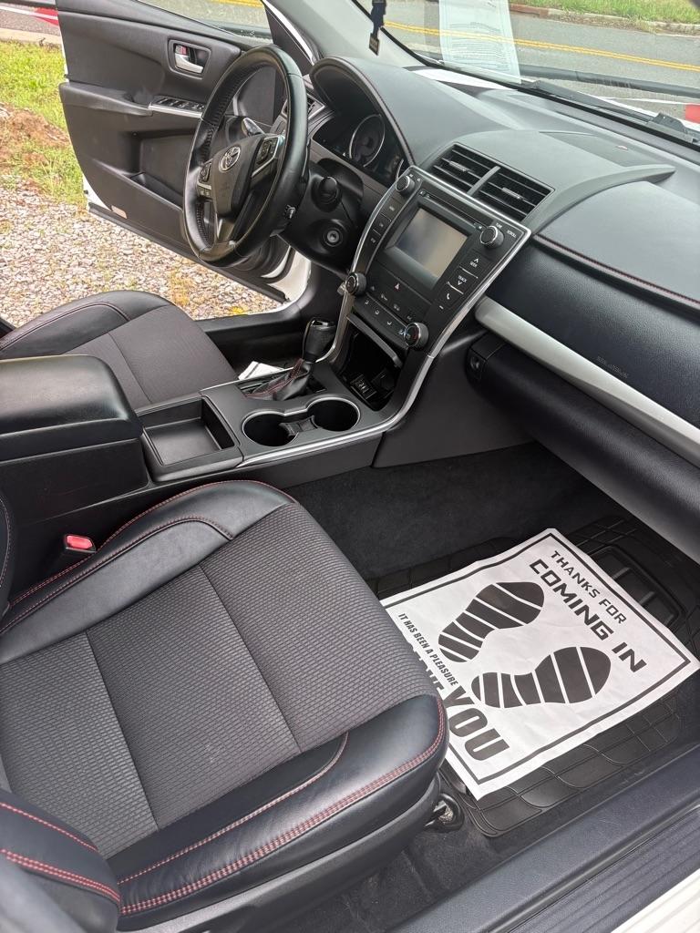 Toyota Camry XLE Auto (Natl) 2017
