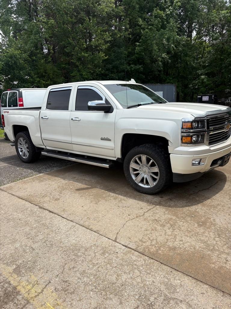 2015 Chevrolet Silverado 1500 4WD Crew Cab 143.5" High Country