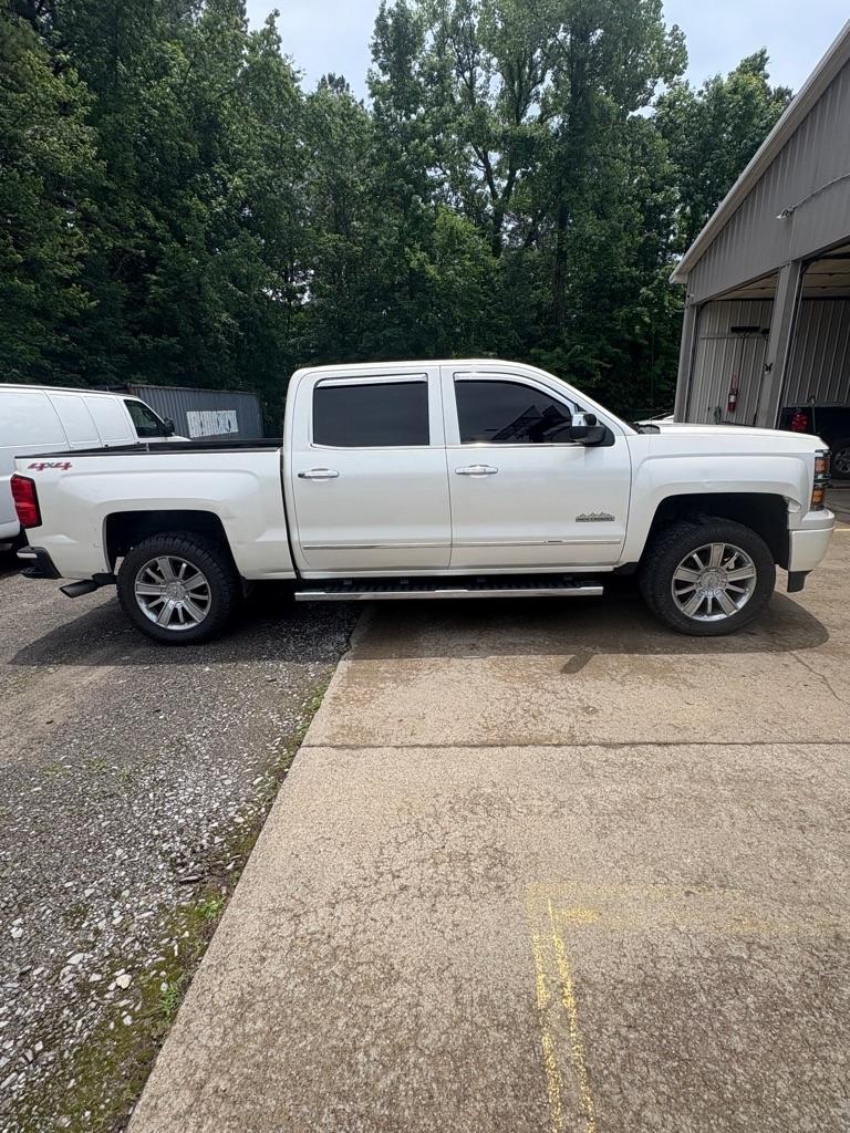 Chevrolet Silverado 1500 4WD Crew Cab 143.5" High Country 2015