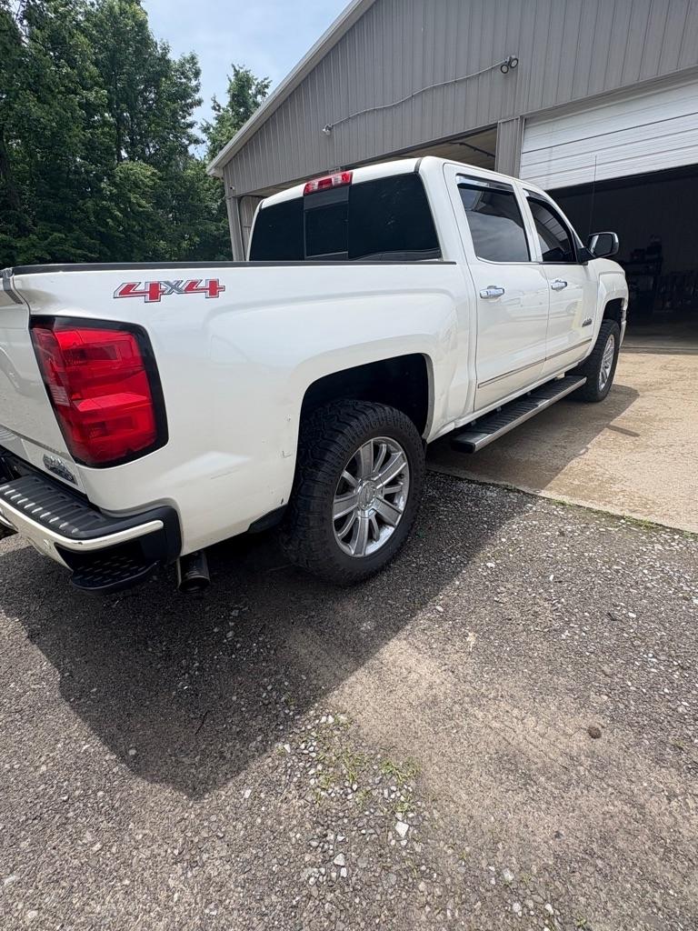 Chevrolet Silverado 1500 4WD Crew Cab 143.5" High Country 2015