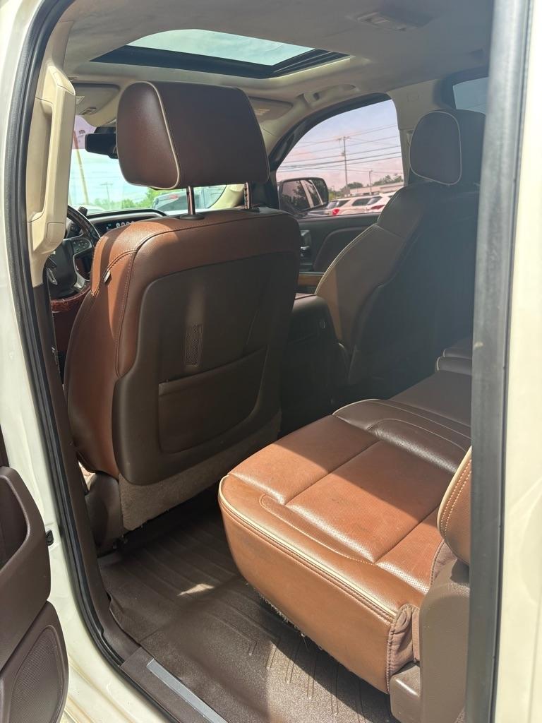 Chevrolet Silverado 1500 4WD Crew Cab 143.5" High Country 2015
