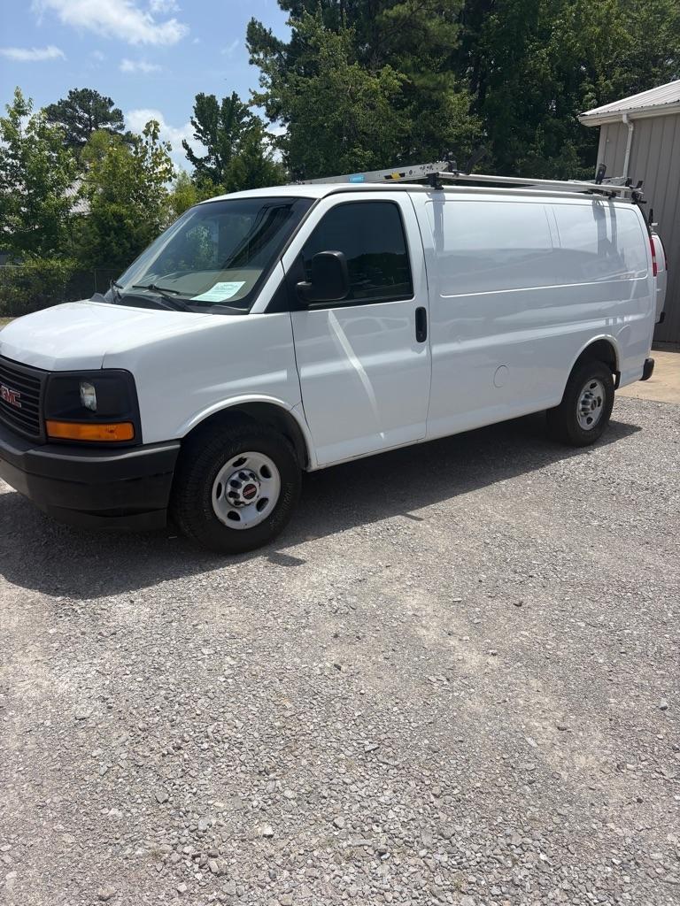 GMC Savana Cargo Van RWD 2500 135" 2017