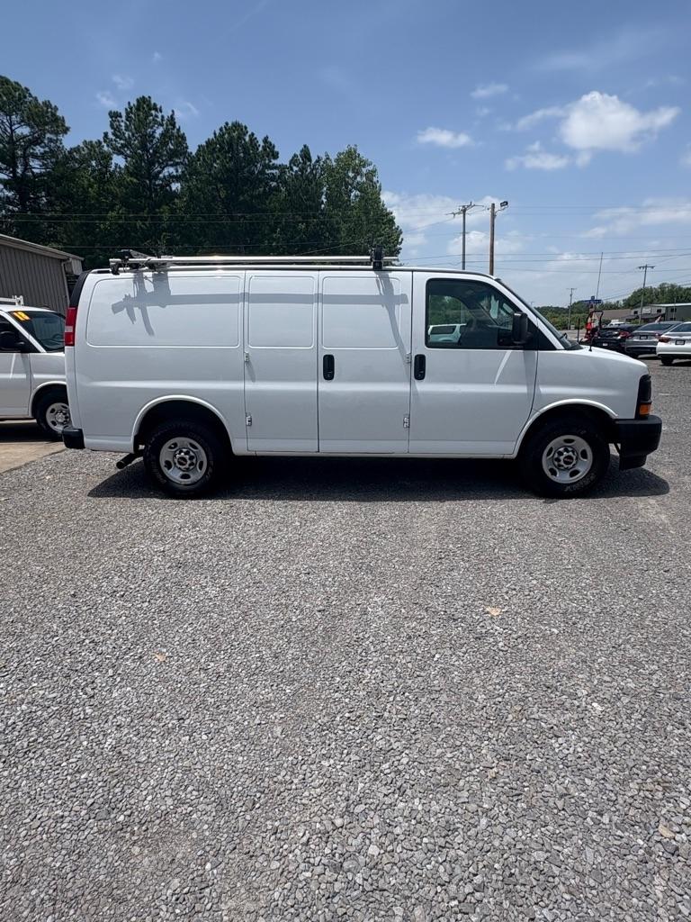 GMC Savana Cargo Van RWD 2500 135" 2017