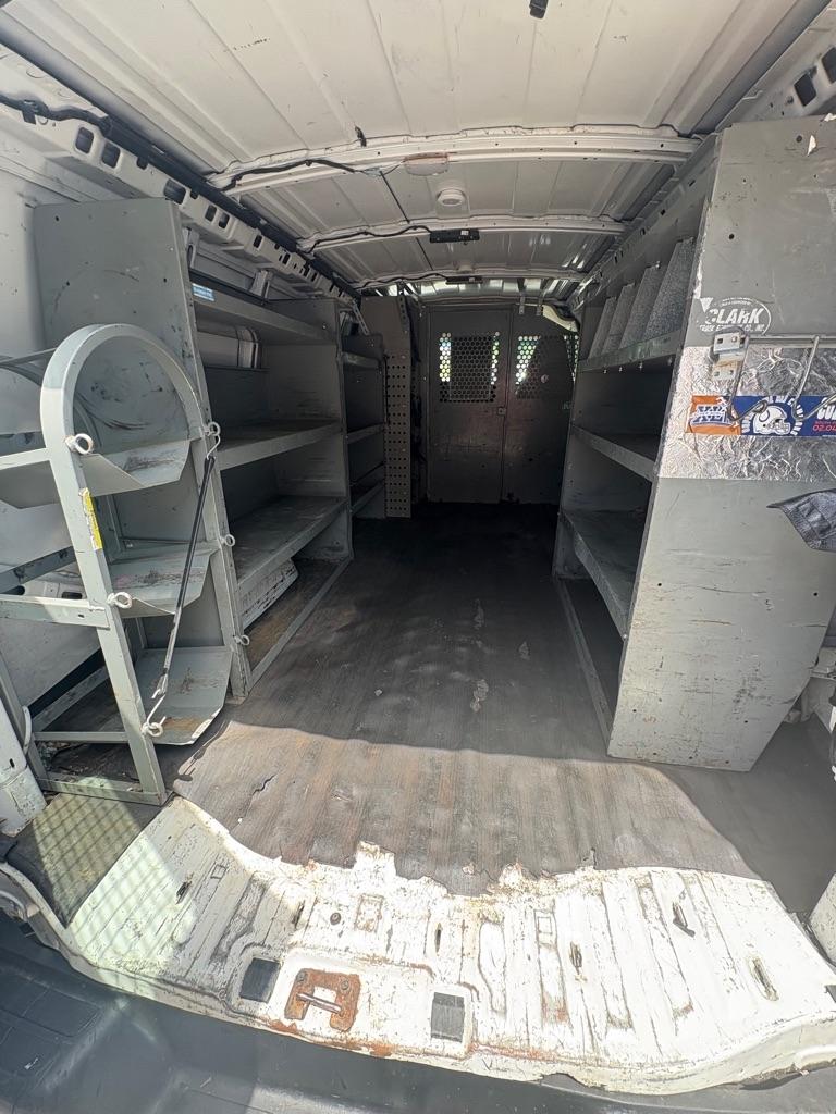 GMC Savana Cargo Van RWD 2500 135" 2017