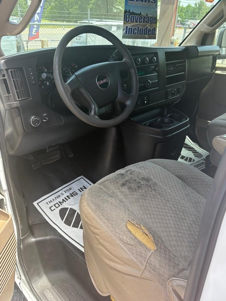 GMC Savana Cargo Van RWD 2500 135" 2017