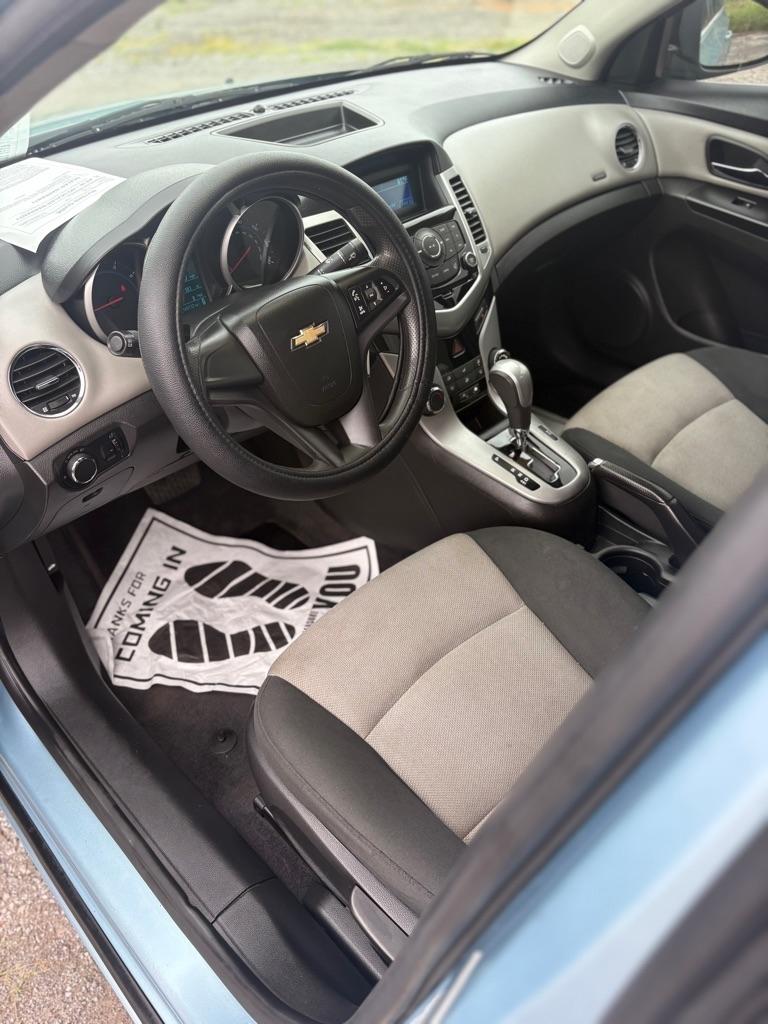 Chevrolet Cruze 4dr Sdn LS 2012