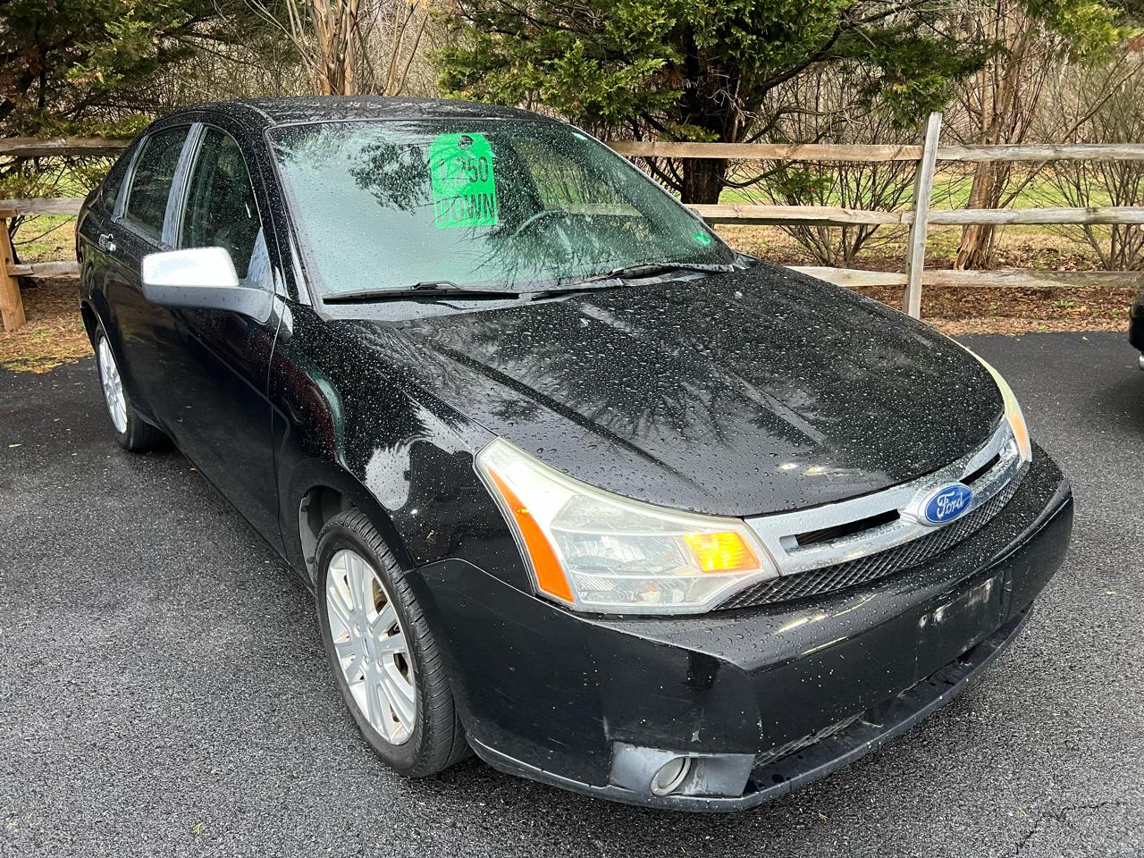 Ford Focus 4dr Sdn SEL 2010