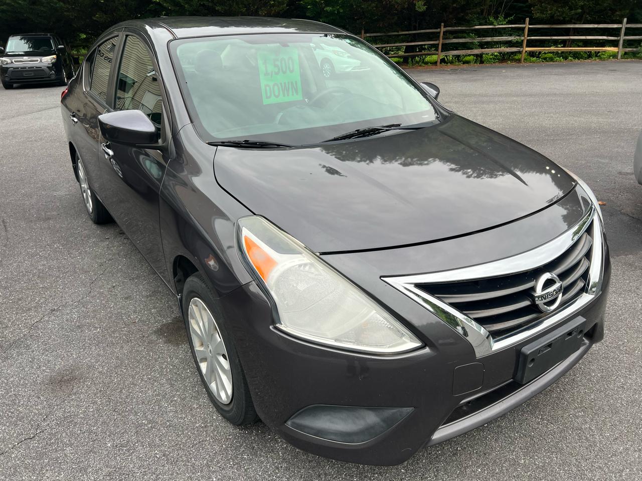 Nissan Versa 4dr Sdn CVT 1.6 SV 2015