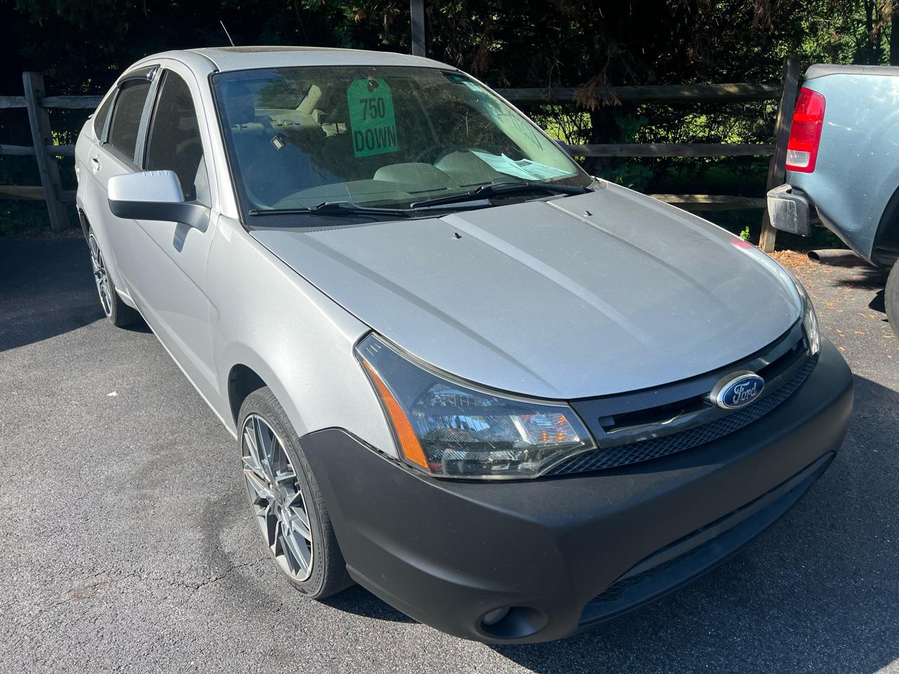 Ford Focus 4dr Sdn SES 2011