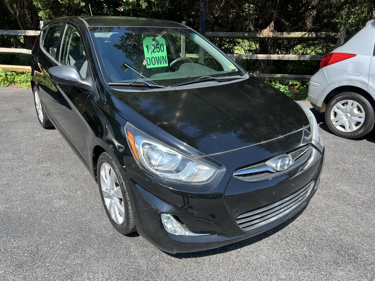 Hyundai Accent 5dr HB Auto SE 2012