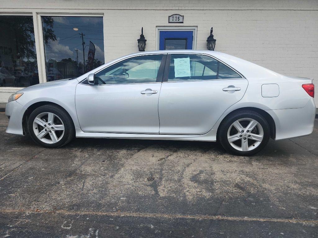 View vehicle photo 3