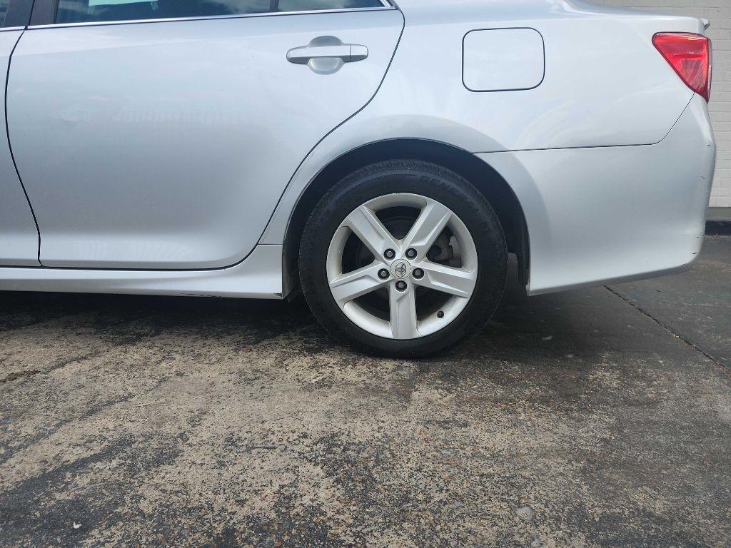 View vehicle photo 6