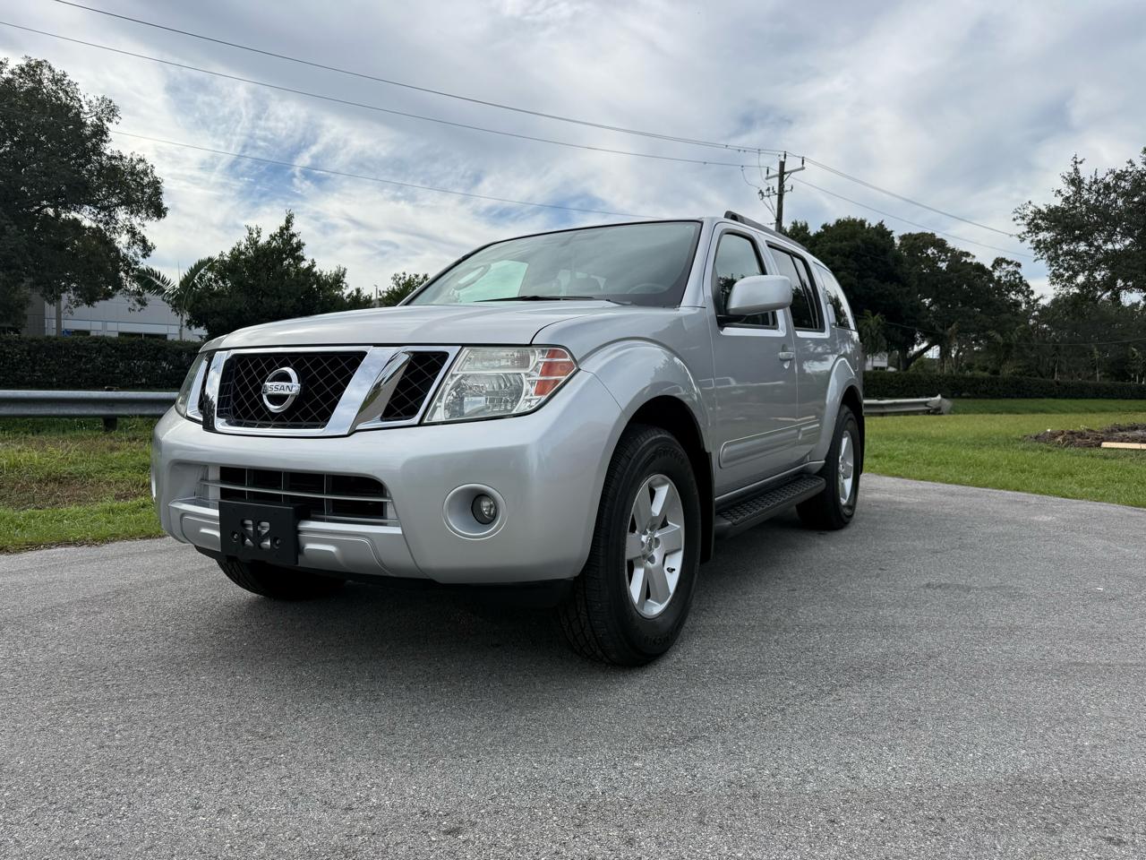 2010 Nissan Pathfinder LE 4WD