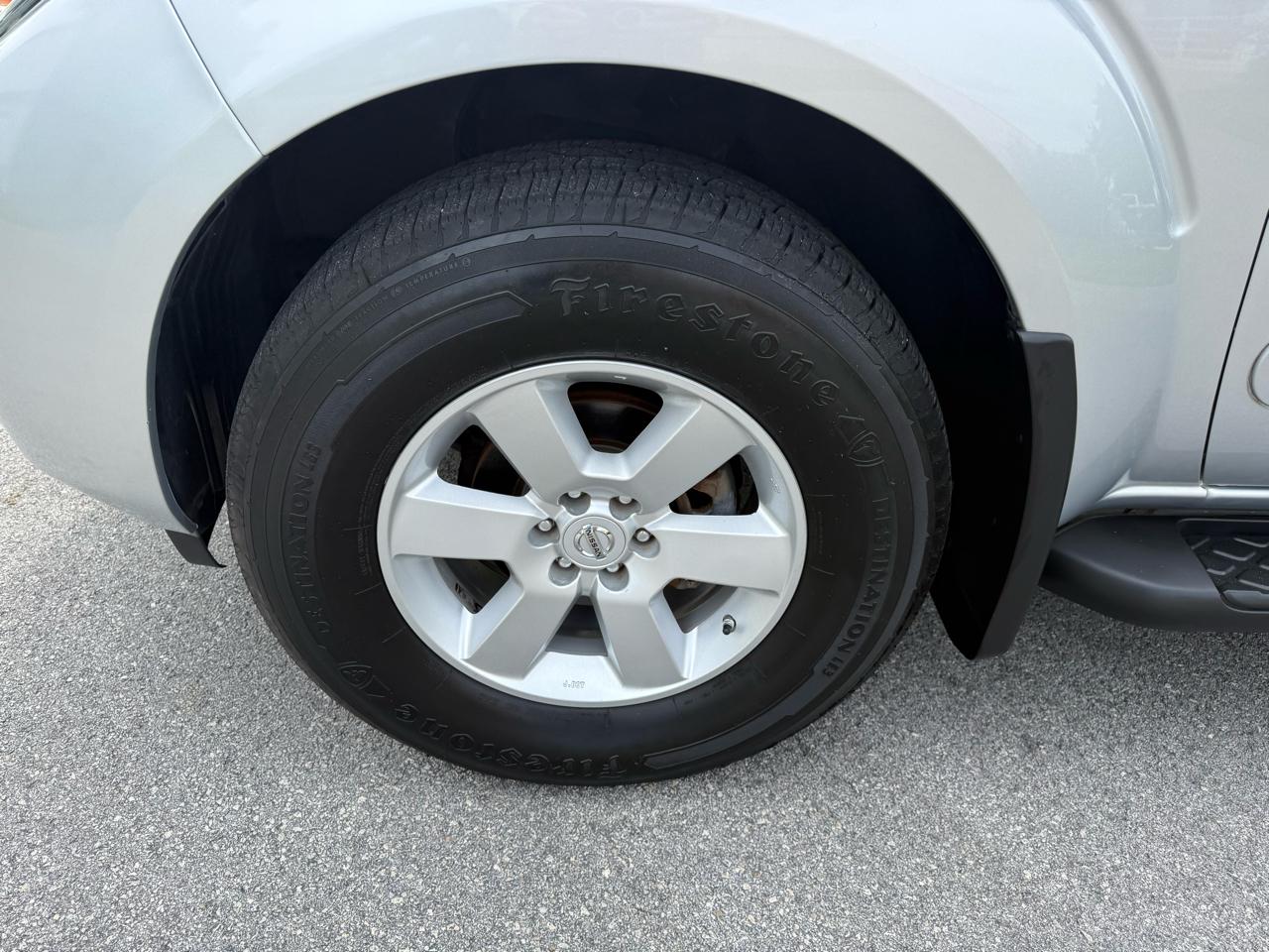 Nissan Pathfinder LE 4WD 2010