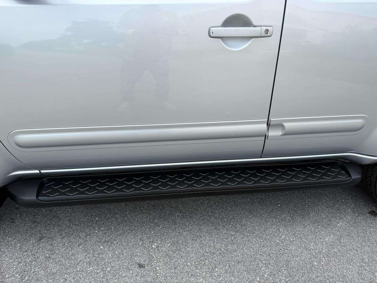 Nissan Pathfinder LE 4WD 2010