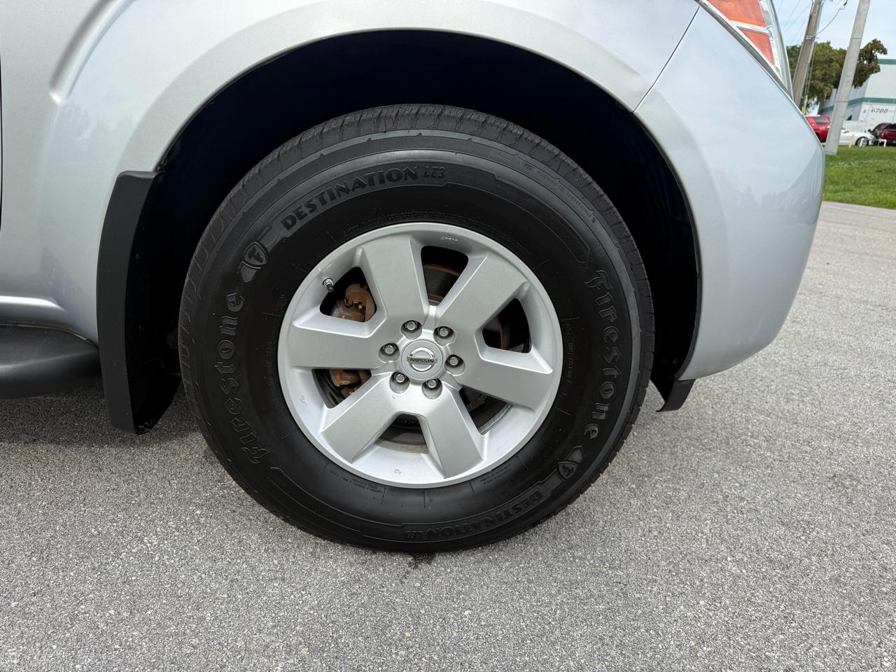 Nissan Pathfinder LE 4WD 2010