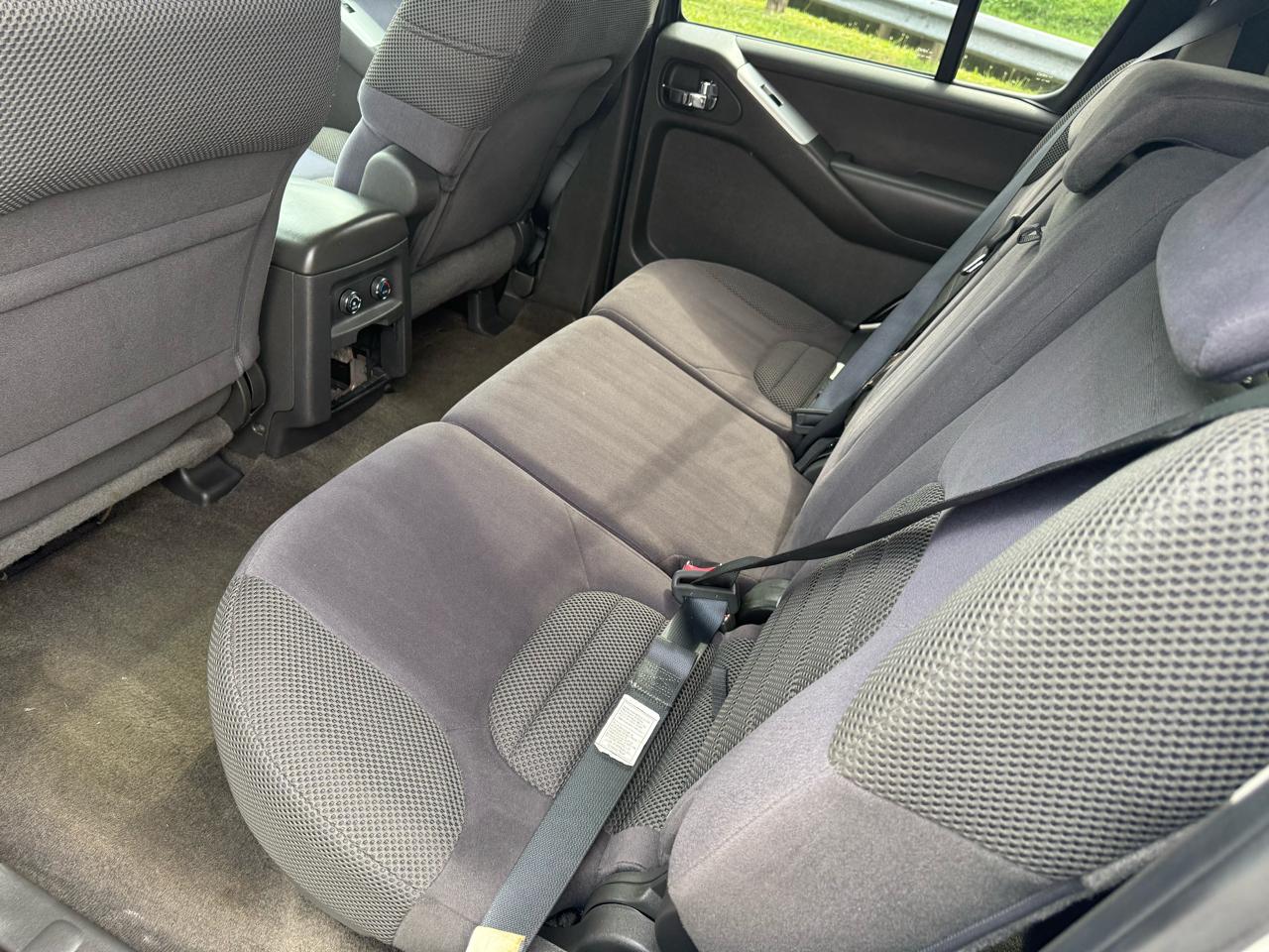 Nissan Pathfinder LE 4WD 2010