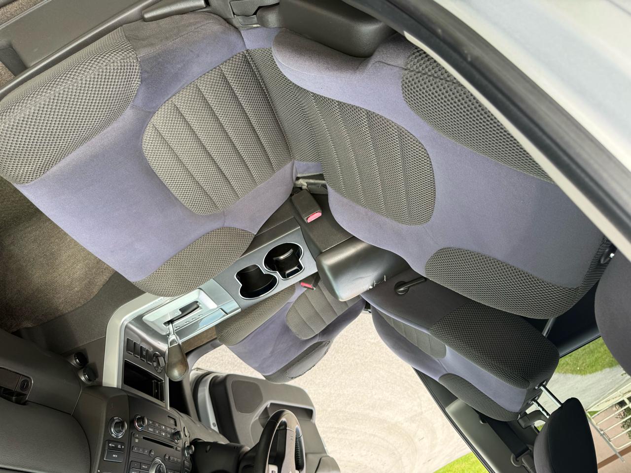 Nissan Pathfinder LE 4WD 2010