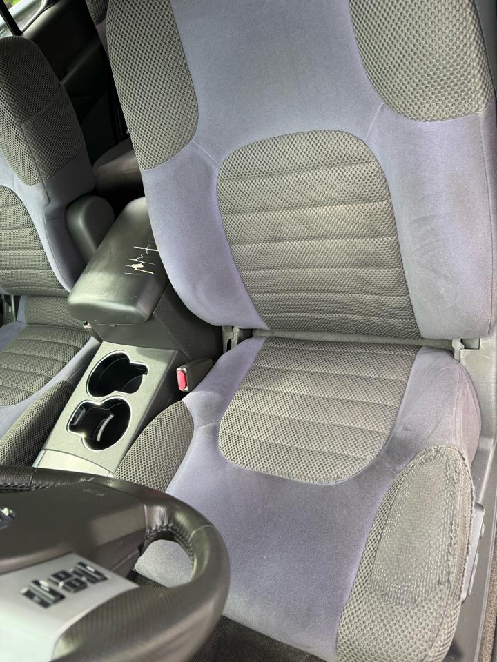 Nissan Pathfinder LE 4WD 2010