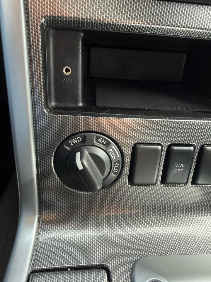 Nissan Pathfinder LE 4WD 2010